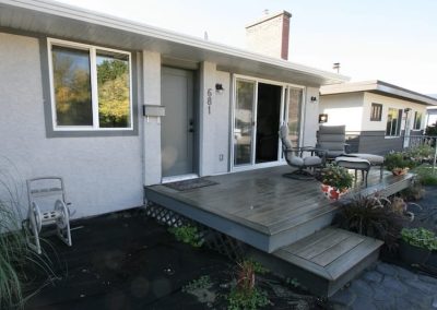 LoneWolf Homes Bay Ave porch on front of house