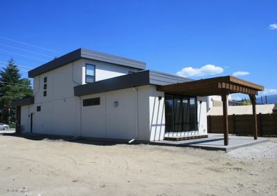 LoneWolf Homes Rayburn full view of patio, pergola and side of house