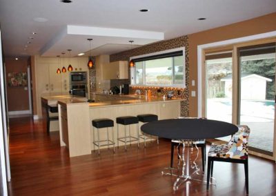 LoneWolf Homes Mission bungalow kitchen with sitting area